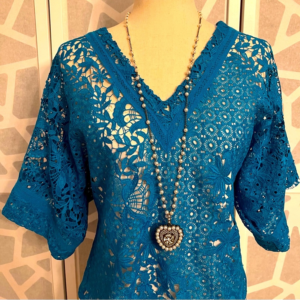 White House Black Market Pretty ES Lace KimonoTeal Blue Size Small